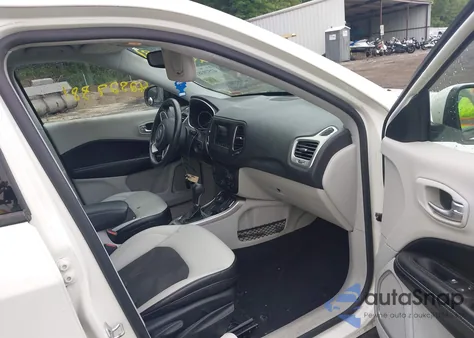 2018 Jeep Compass Latitude 4X4 из США, поврежденный, VIN 3C4NJDBB9JT31416